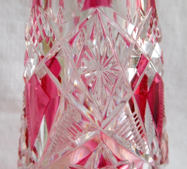Carafe à liqueur en cristal de Baccarat overlay rose, modèle Lagny