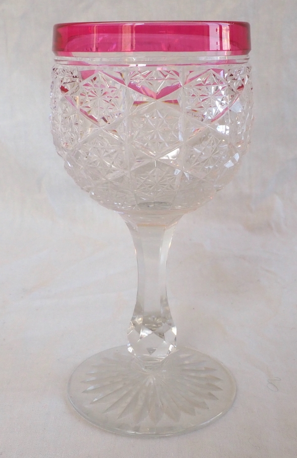 Verre à vin du Rhin en cristal de Baccarat, modèle Lorient pied étoile cristal rose
