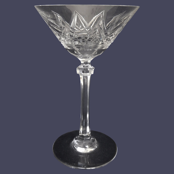 Coupe à champagne en cristal de Baccarat, modèle Louvois - signée
