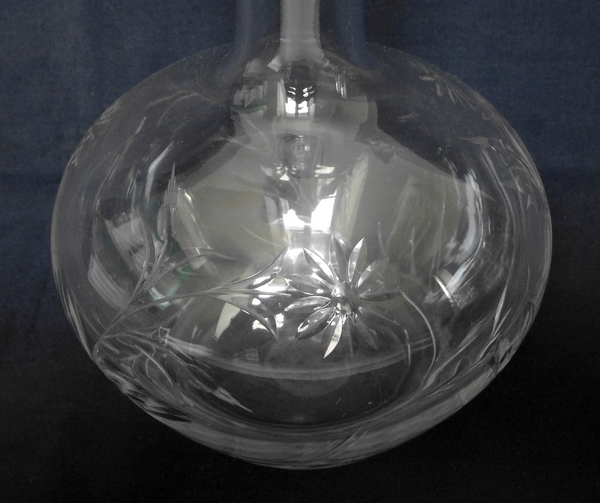 Baccarat crystal wine decanter, Daisies cut crystal pattern - 29.5cm