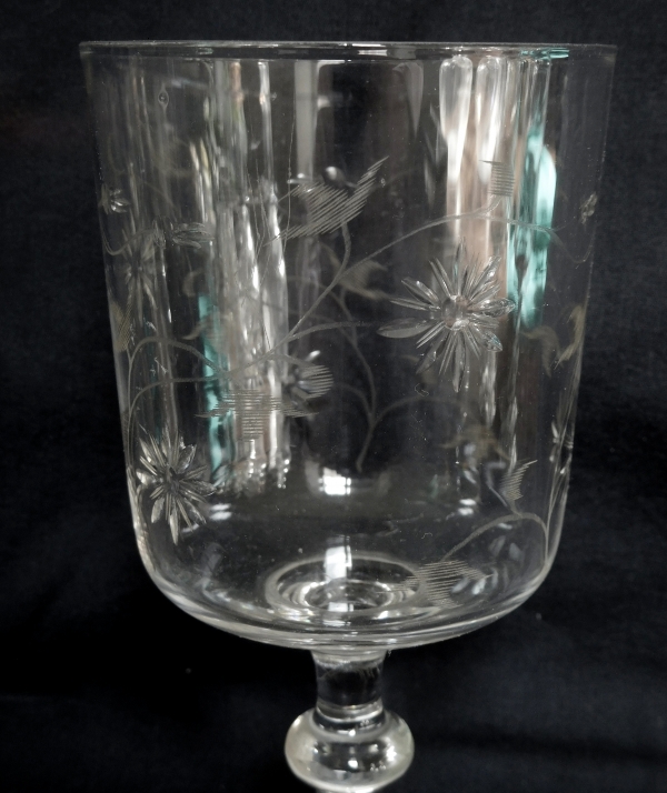 Verre à eau en cristal de Baccarat, modèle aux marguerites taillées - 13,6cm