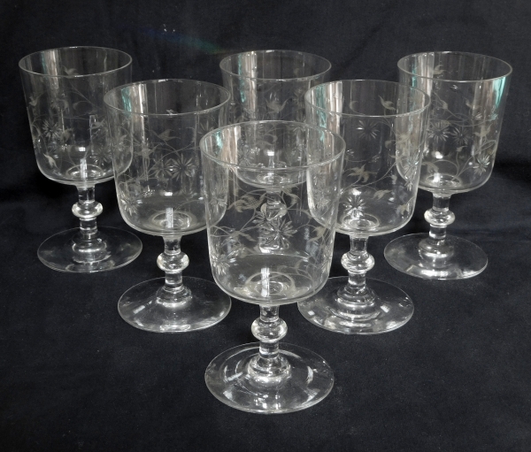 Baccarat crystal wine glass, daisies cut pattern - 11.8cm
