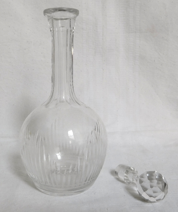Carafe à liqueur en cristal de Baccarat taillé à biseaux, fin XIXe / début XXe