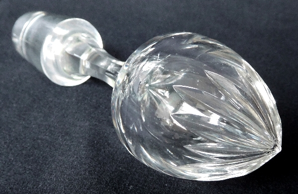 Aiguière / carafe en cristal de Baccarat, modèle à palmettes conique