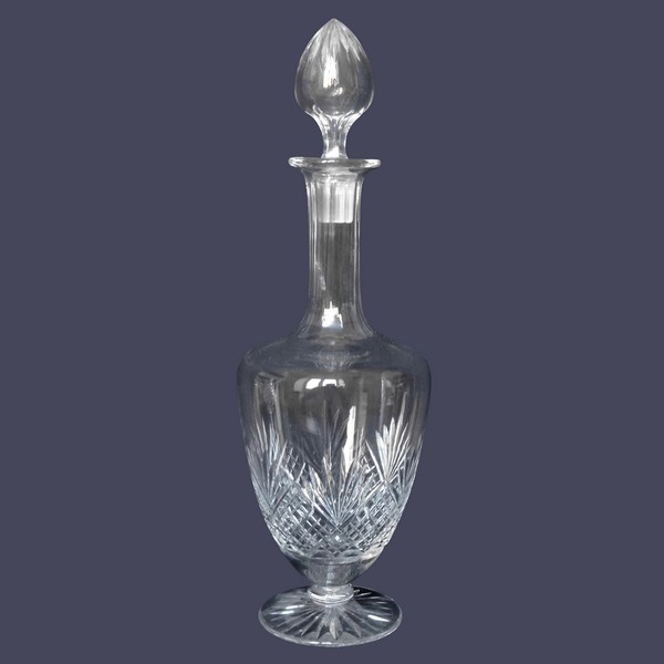 Carafe à vin en cristal de Baccarat, modèle à palmettes conique - variante du modèle Douai - 32cm