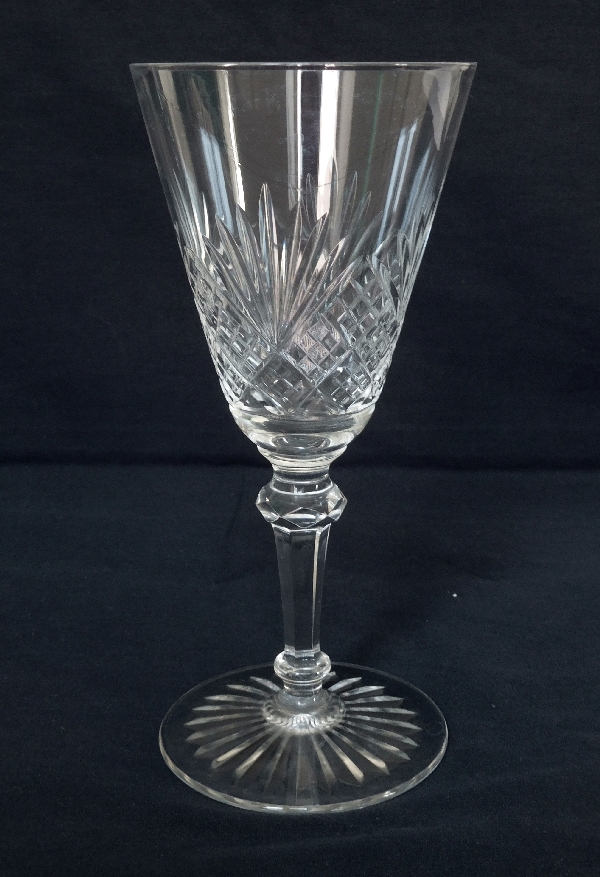Verre à vin en cristal de Baccarat, modèle à palmettes conique, variante du modèle Douai - 13,8cm