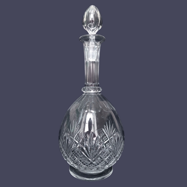 Carafe à eau en cristal de Baccarat, modèle à palmettes et jambe gondole - modèle Douai