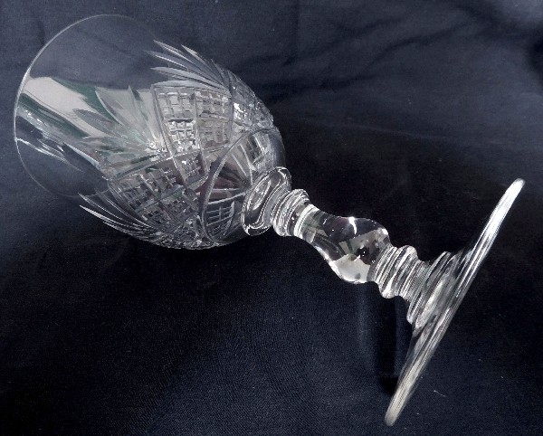 Verre à eau en cristal de Baccarat, modèle à palmettes et jambe gondole - modèle Douai - 15,5cm