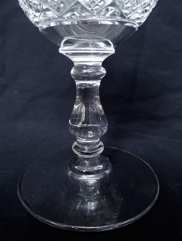 Verre à eau en cristal de Baccarat, modèle à palmettes et jambe gondole - modèle Douai - 15,5cm