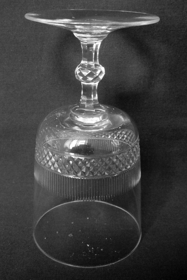 Verre à vin en cristal de Baccarat, modèle à pointes de diamant - 11,8cm
