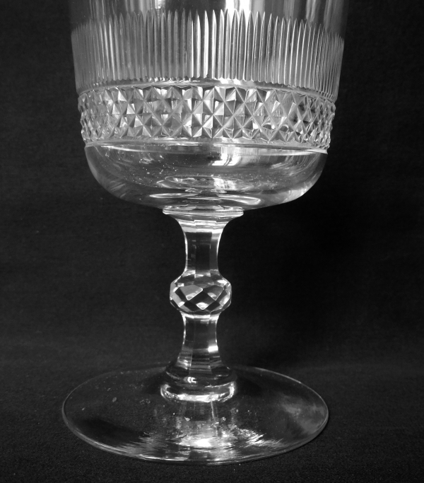 Verre à vin en cristal de Baccarat, modèle à pointes de diamant - 11,8cm