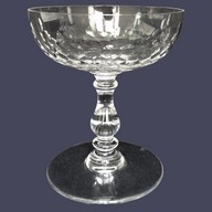 Coupe à champagne en cristal de Baccarat, modèle Richelieu (jambe balustre)