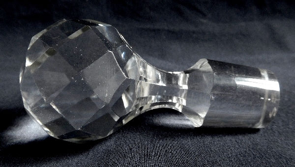 Carafe à vin en cristal de Baccarat, modèle Richelieu cylindrique - 29,5cm
