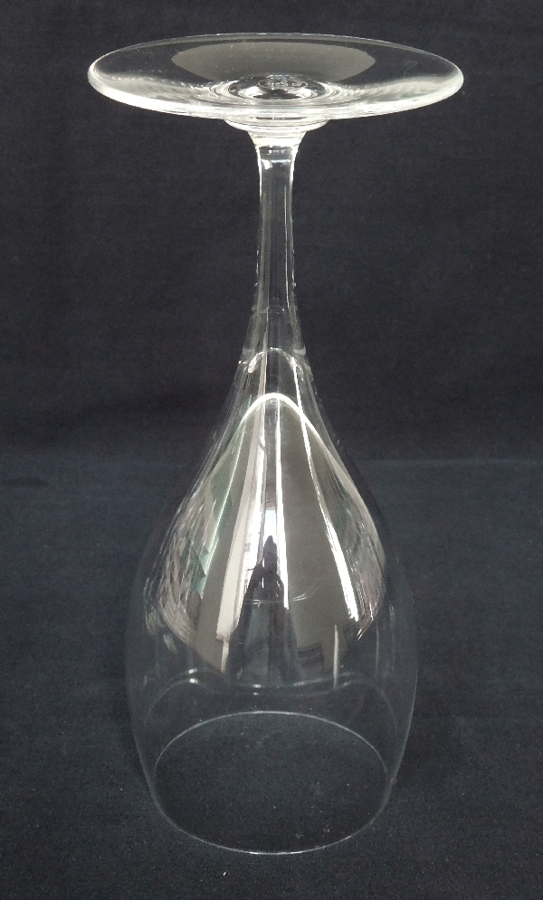 Verre à vin en cristal de Baccarat, modèle Saint Rémy - signé - 18,4cm