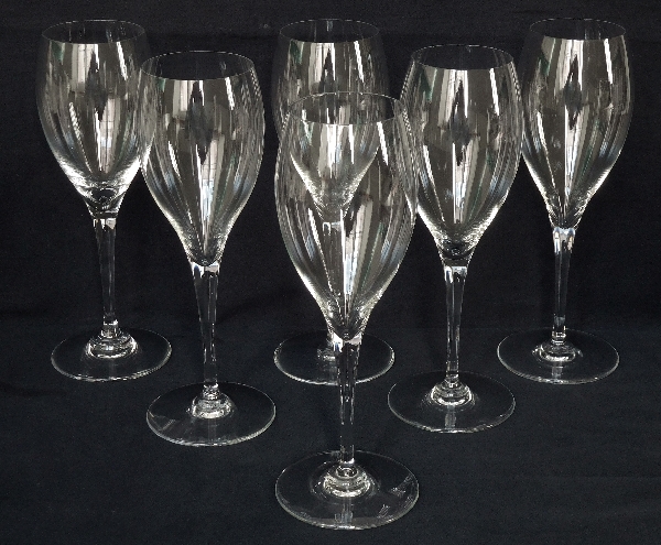 Baccarat crystal wine glass, Saint Remy pattern - signed - 18.4cm