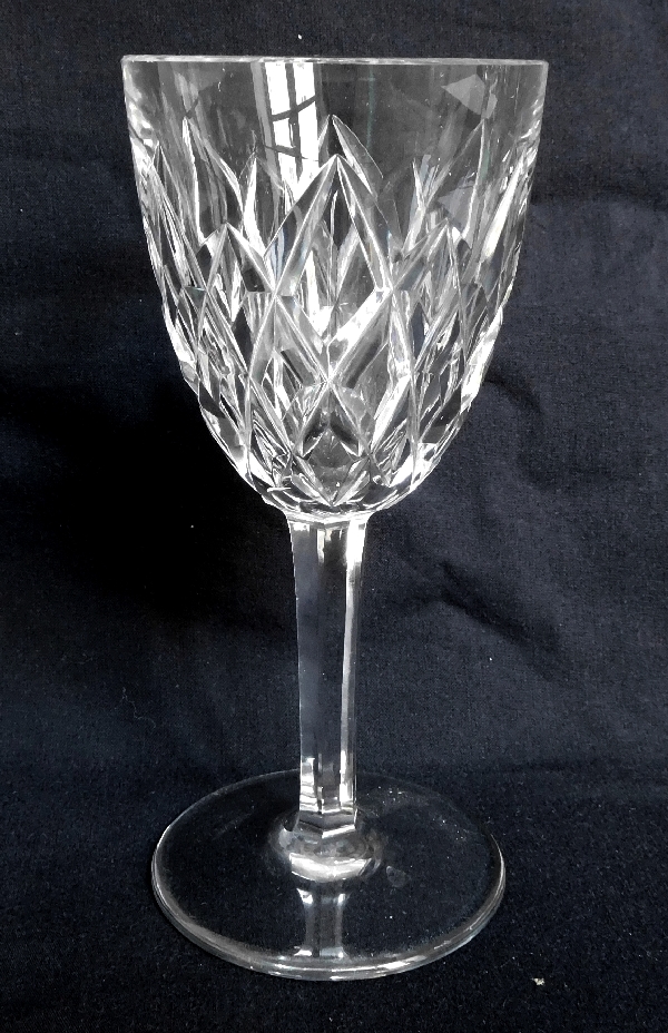 Baccarat crystal burgudy wine glass, Thorigny pattern - signed - 16.3cm