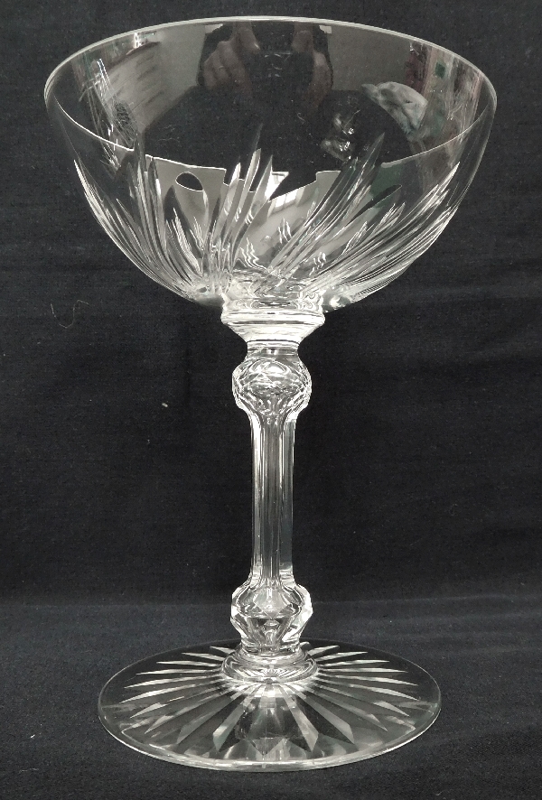 Coupe à champagne en cristal de Baccarat, modèle à torsades taille 8659