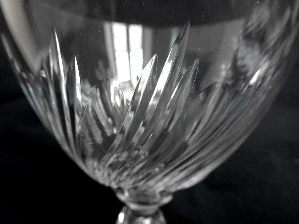 Baccarat crystal wine glass, cut 8659 pattern - 12.1cm