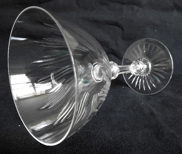 Baccarat crystal wine glass, cut 8659 pattern - 12.1cm