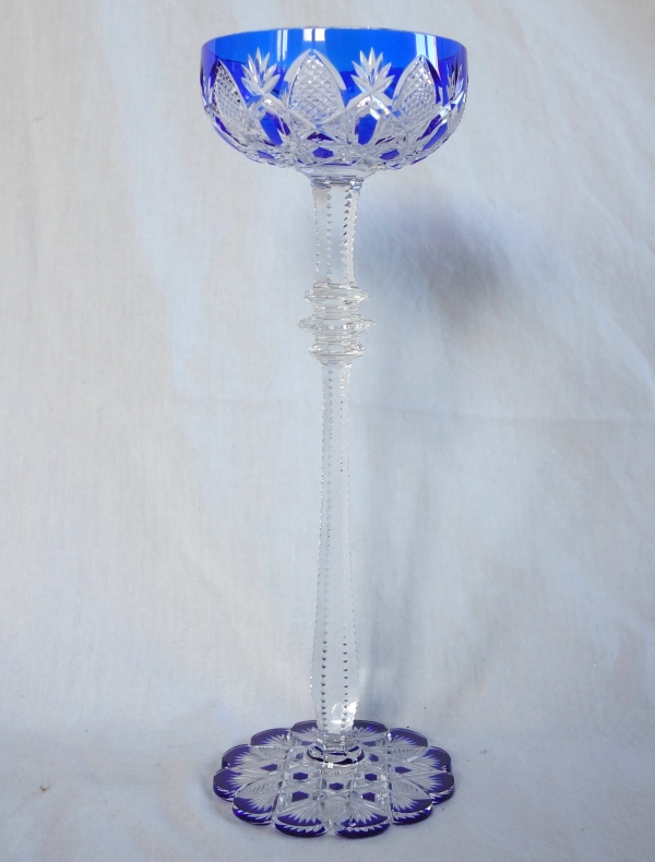 Coupe à champagne en cristal de Baccarat, modèle Tsar, cristal overlay bleu cobalt - 22cm