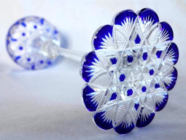 Coupe à champagne en cristal de Baccarat, modèle Tsar, cristal overlay bleu cobalt - 22cm