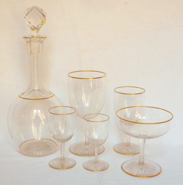 Baccarat crystal wine glass, F shape, cut crystal enhanced with fine gold - 12.7cm