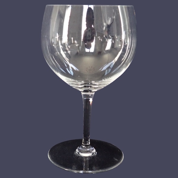 Verre à dégustation ou verre à eau en cristal de Baccarat, modèle Volnay - 16,7cm - signé