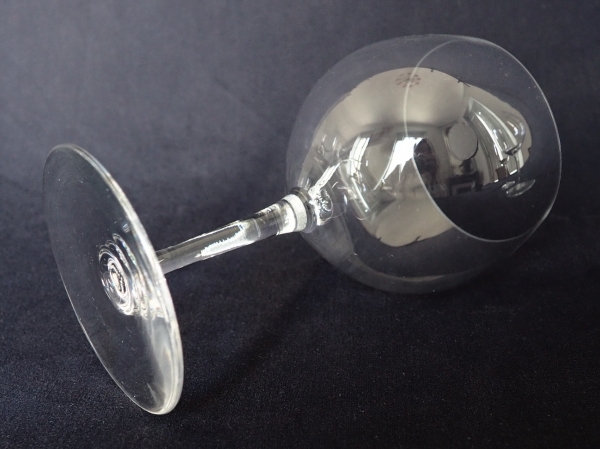 Verre à dégustation ou verre à eau en cristal de Baccarat, modèle Volnay - 16,7cm - signé