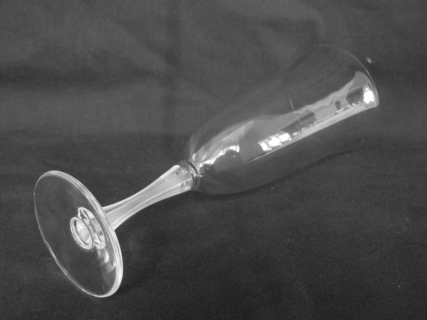 Flûte à champagne en cristal de Lalique, modèle Barsac - signée