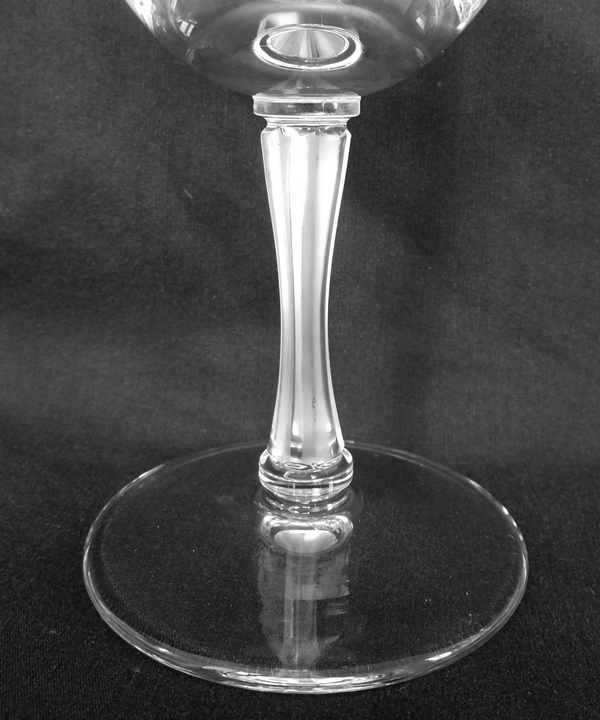 Verre à vin en cristal de Lalique, modèle Barsac - 14,2cm - signé