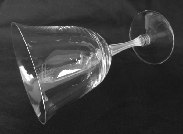 Verre à eau ou grand verre à vin en cristal de Lalique, modèle Barsac - 15cm - signé