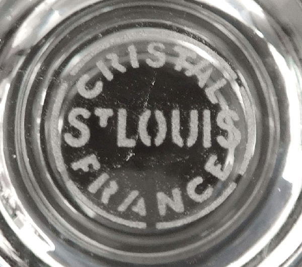 Verre à vin rouge en cristal de Saint Louis, modèle Caton - 12,8cm - signé