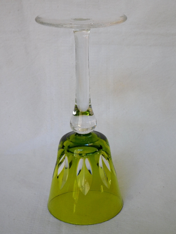 Verre à vin du Rhin / roemer en cristal de St Louis overlay vert chartreuse / anis, modèle Jersey - signé