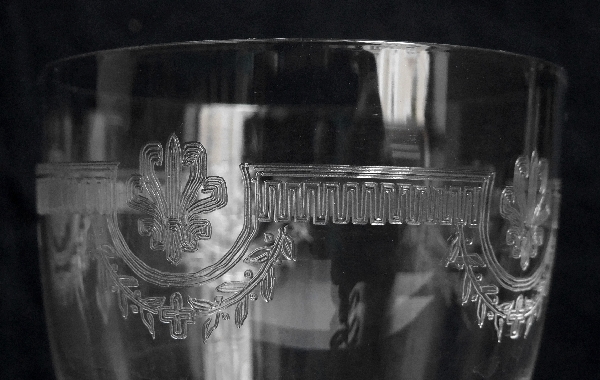 Verre à vin en cristal de Saint Louis, modèle Manon - 13,3cm