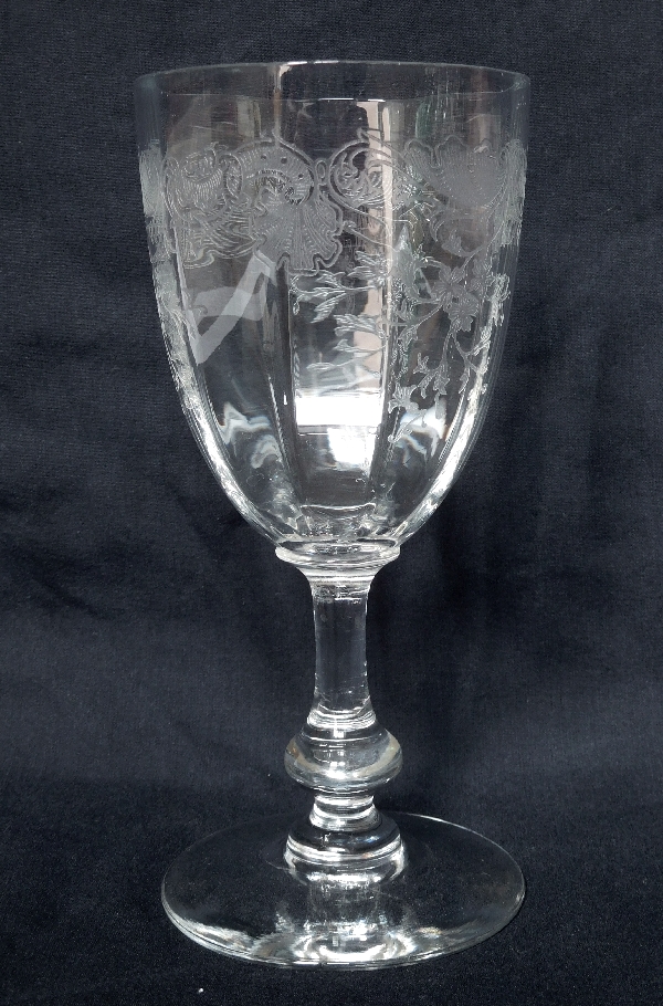 Verre à vin en cristal de Saint Louis, modèle Massenet à côtes vénitiennes gravé - 13,1cm
