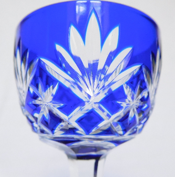 Verre à liqueur en cristal de St Louis, modèle Massenet, cristal overlay bleu cobalt