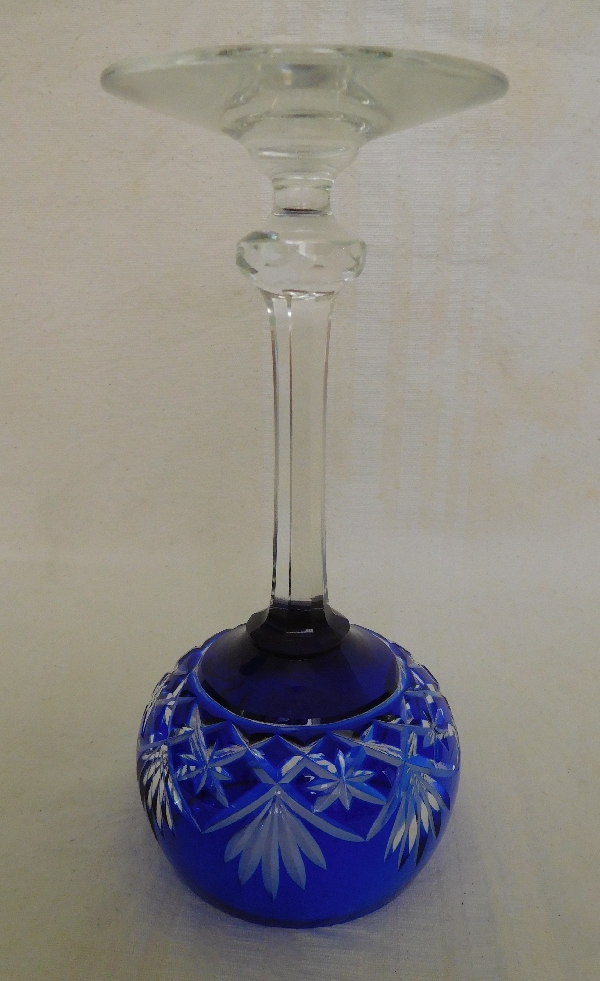 Verre à vin du Rhin / Roemer en cristal de St Louis, modèle Massenet, cristal overlay bleu cobalt - signé