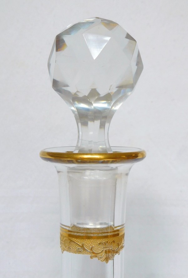 Carafe à vin en cristal de Saint Louis, modèle Roty gravé et doré - 28,5cm