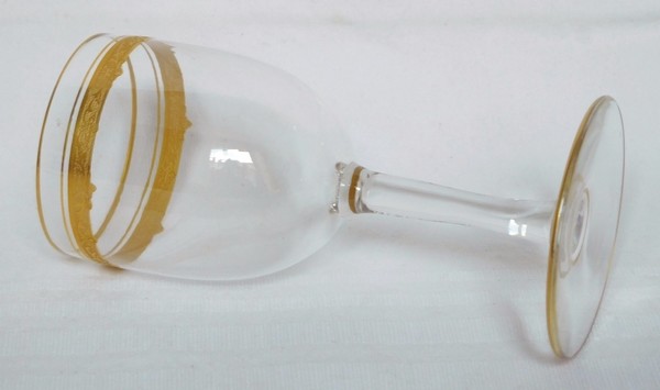 Verre à vin en cristal de Saint Louis, modèle Roty gravé et doré - 11cm
