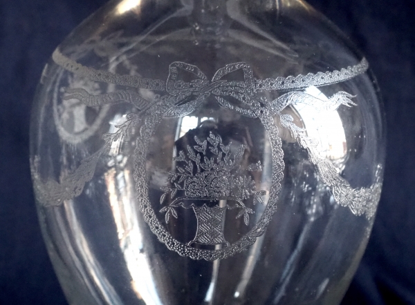 Grande carafe à vin en cristal de St Louis, modèle Sapho gravé - 37,5cm