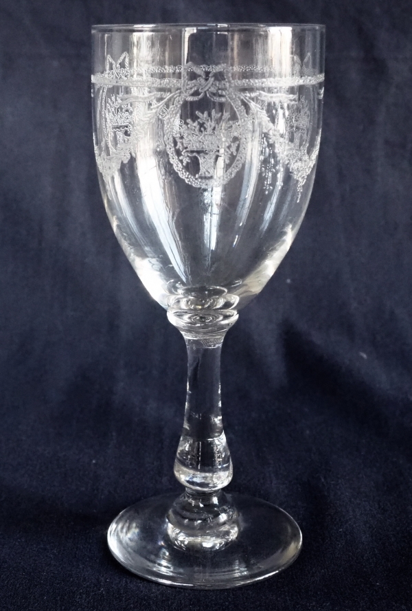 Verre à eau en cristal de St Louis, modèle Sapho gravé - 17cm