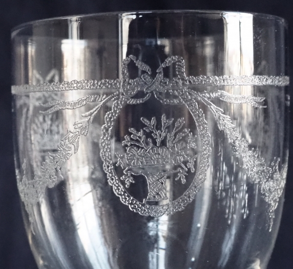 Verre à vin blanc ou verre à porto en cristal de St Louis, modèle Sapho gravé - 12,7cm