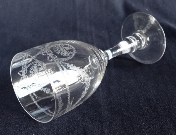 Verre à vin blanc ou verre à porto en cristal de St Louis, modèle Sapho gravé - 12,7cm