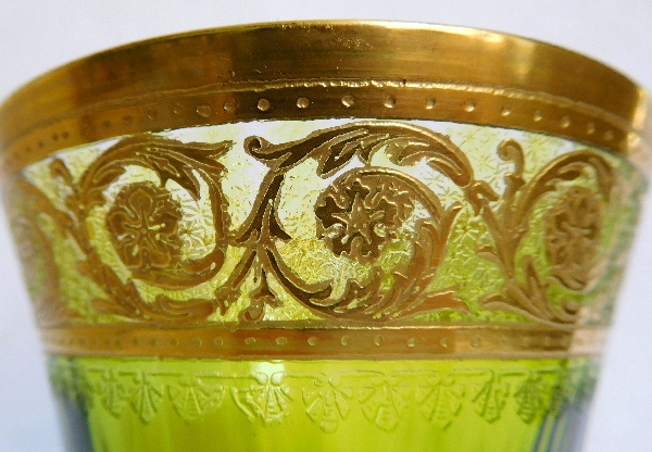Verre à vin du Rhin en cristal de Saint Louis, modèle Thistle or couleur vert chartreuse - signé - 20,7cm