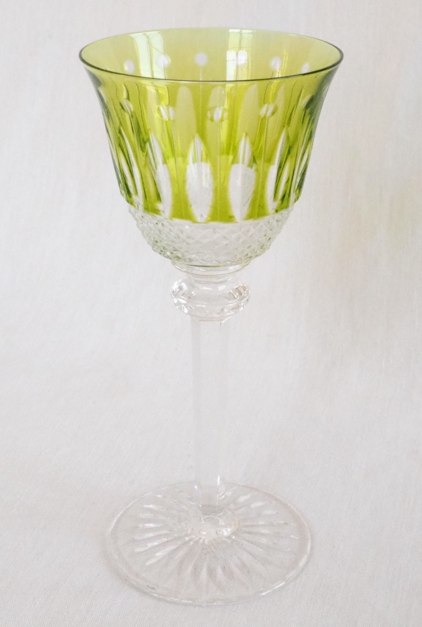 Verre à vin du Rhin / roemer en cristal de St Louis, modèle Tommy overlay jaune chartreuse - signé - 19,8cm