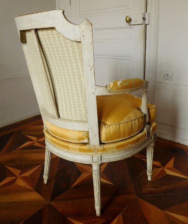 Pluvinet : paire de fauteuils cabriolets d'époque Louis XVI finement sculptés, estampillés