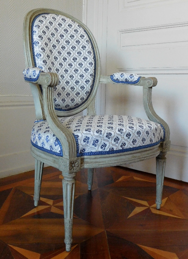 Set of 4 Louis XVI cabriolets armchairs - France late 18th century circa 1780