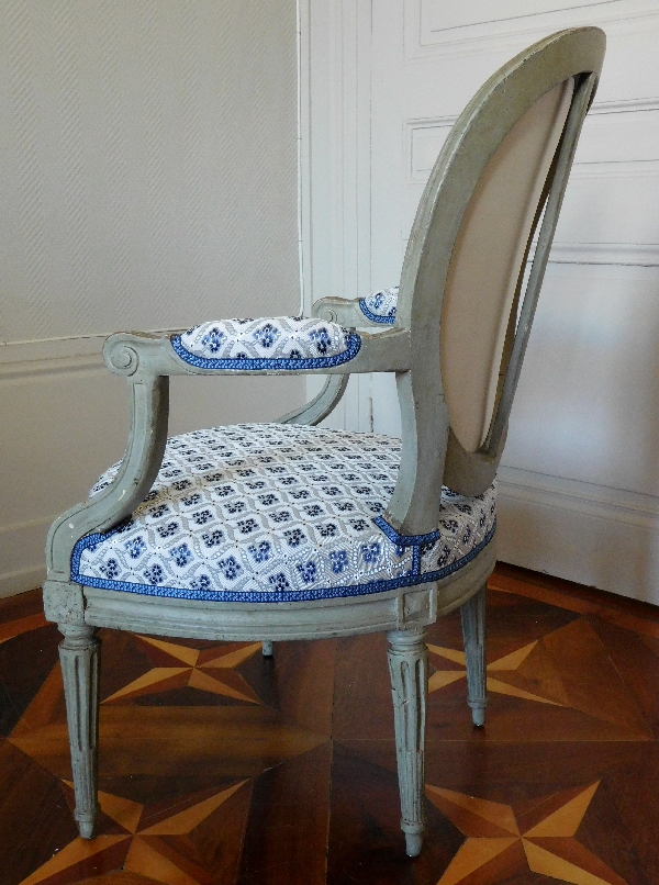 Set of 4 Louis XVI cabriolets armchairs - France late 18th century circa 1780