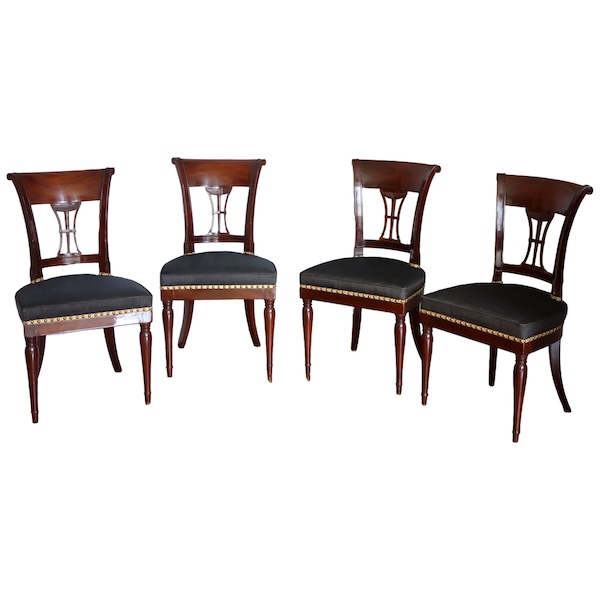 Demay rue de Clery - suite de 4 chaises d'époque Directoire acajou mouluré & crin - estampille
