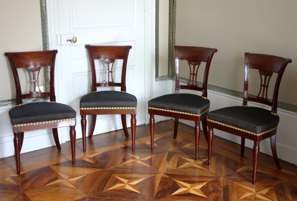 Demay rue de Clery - suite de 4 chaises d'époque Directoire acajou mouluré & crin - estampille
